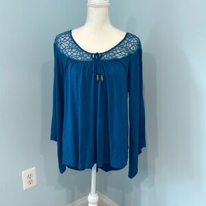 Beautiful peasant top with lace detail